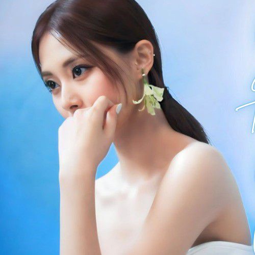 Foto aktivitas terbaru Tzuyu (TWICE)