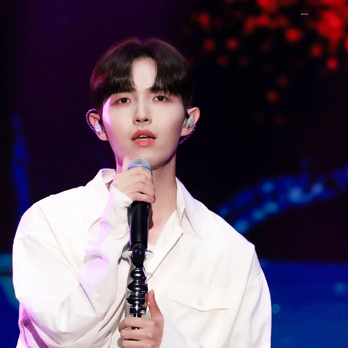 Behind-the-scenes cut of Kim Jaehwan