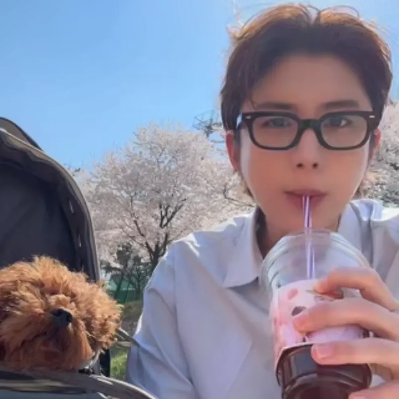 Latest photo of Wow (A.C.E)