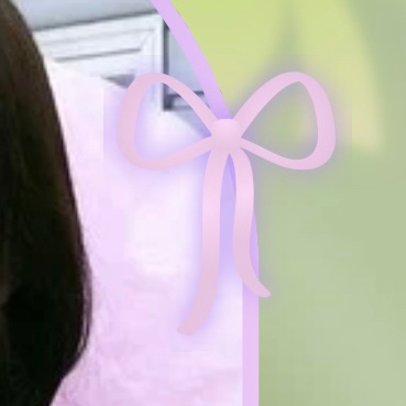 A moment captured by Monday (Weeekly)'s fan