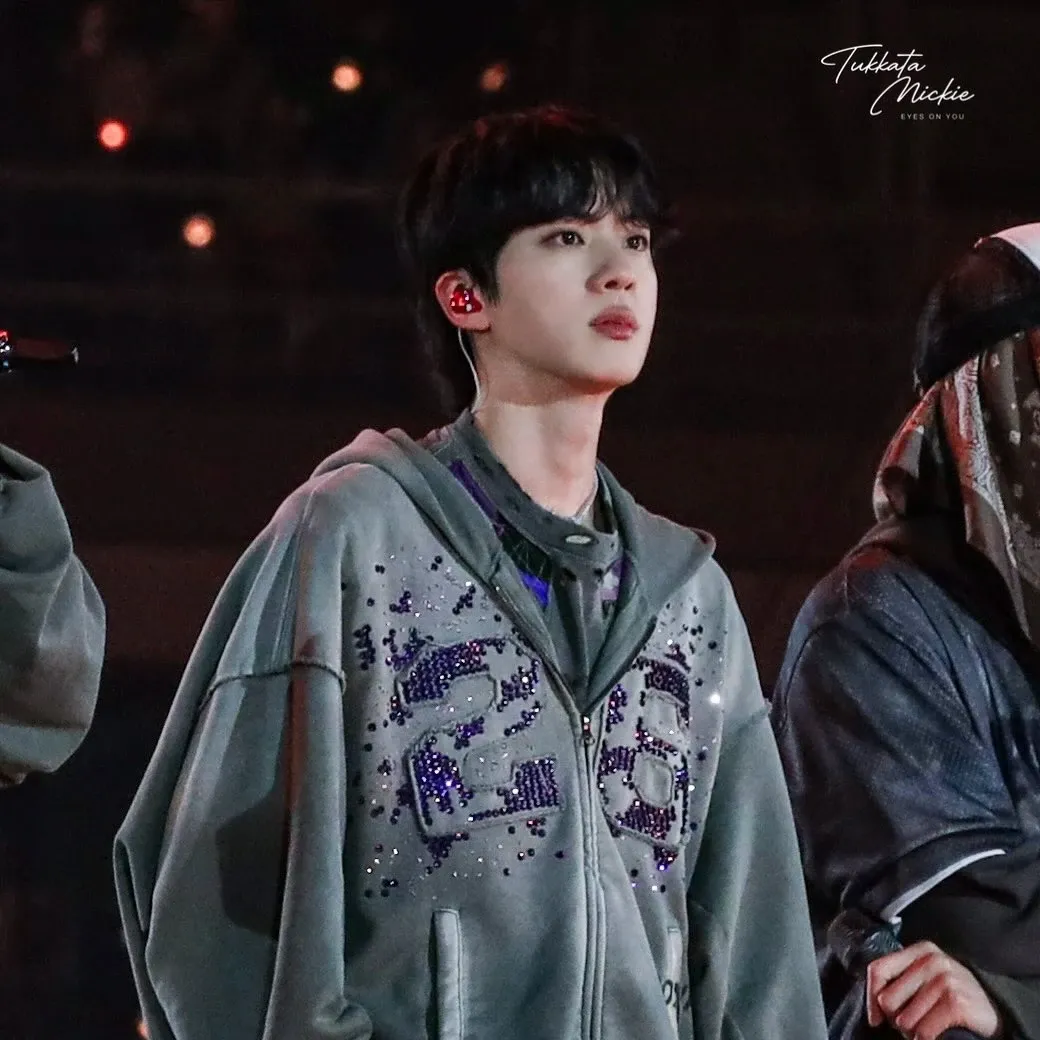 진 (방탄소년단)의 비하인드 컷