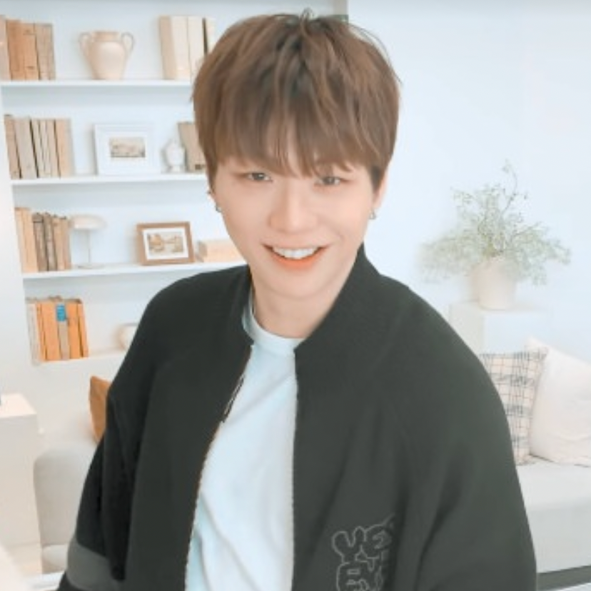 강다니엘 최근 활동샷