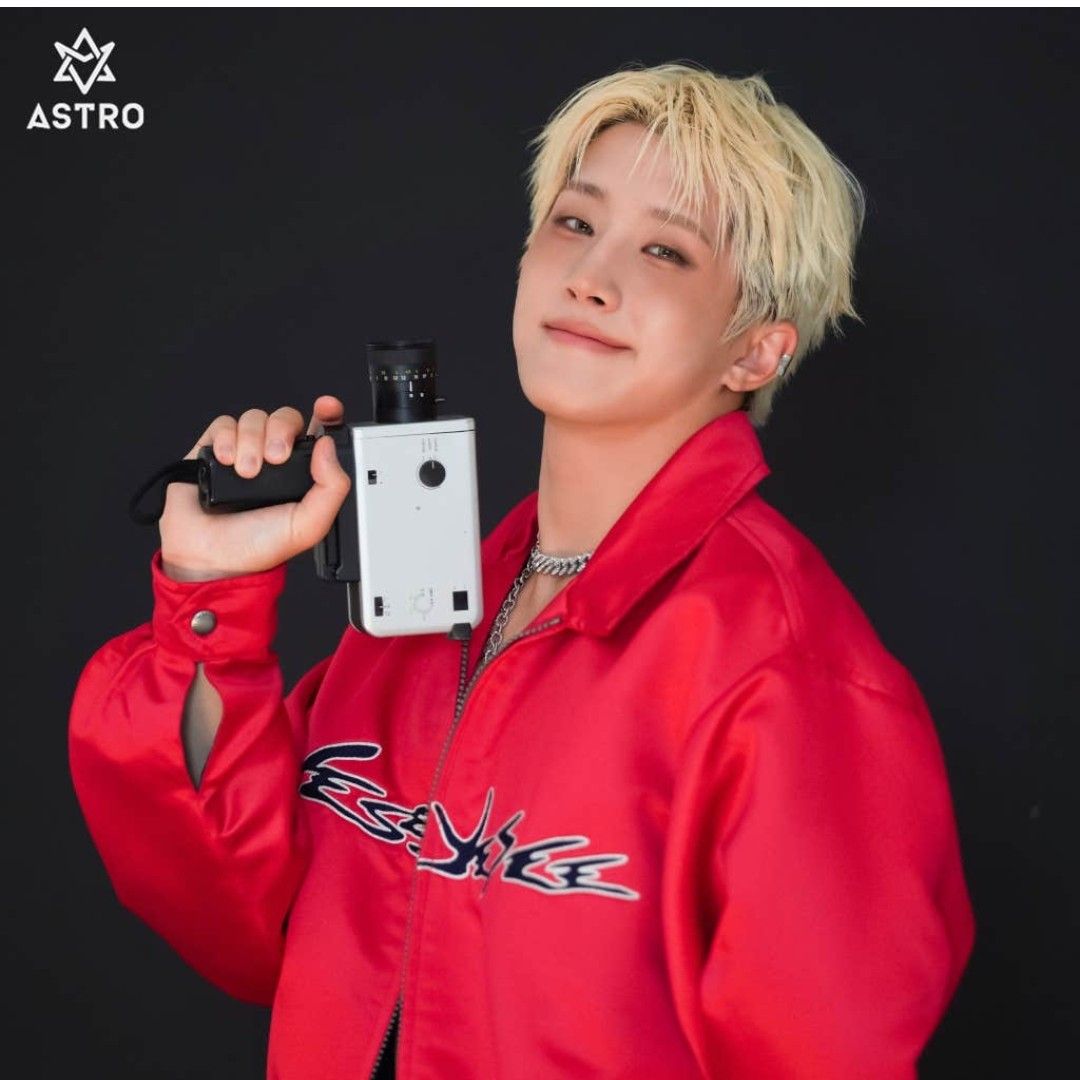 Latest photo of Jinjin (ASTRO)