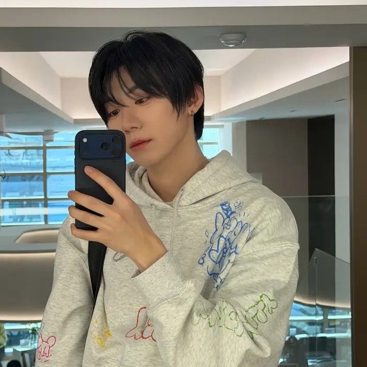 A moment captured by AHOF's fan