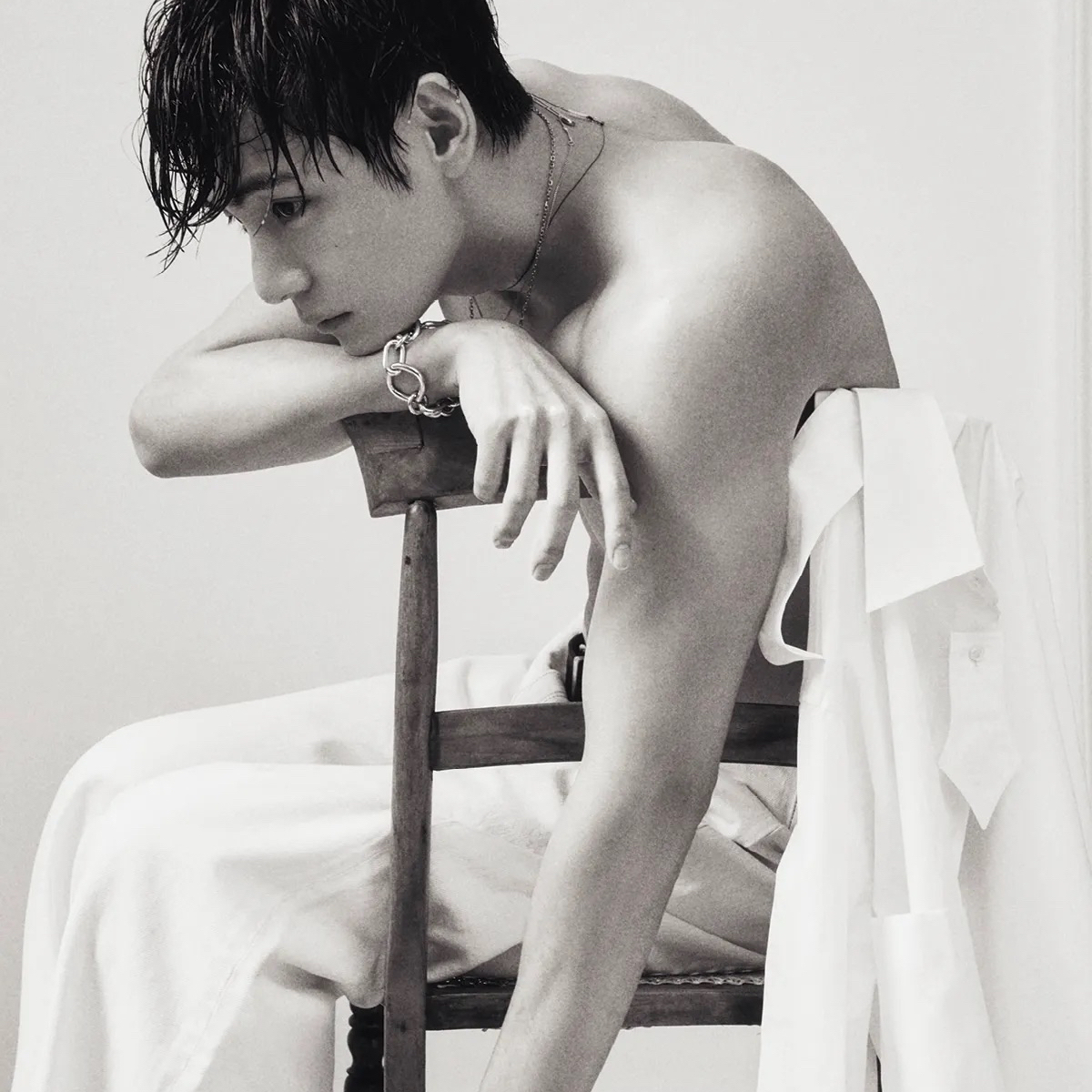 Behind-the-scenes cut of V (BTS)