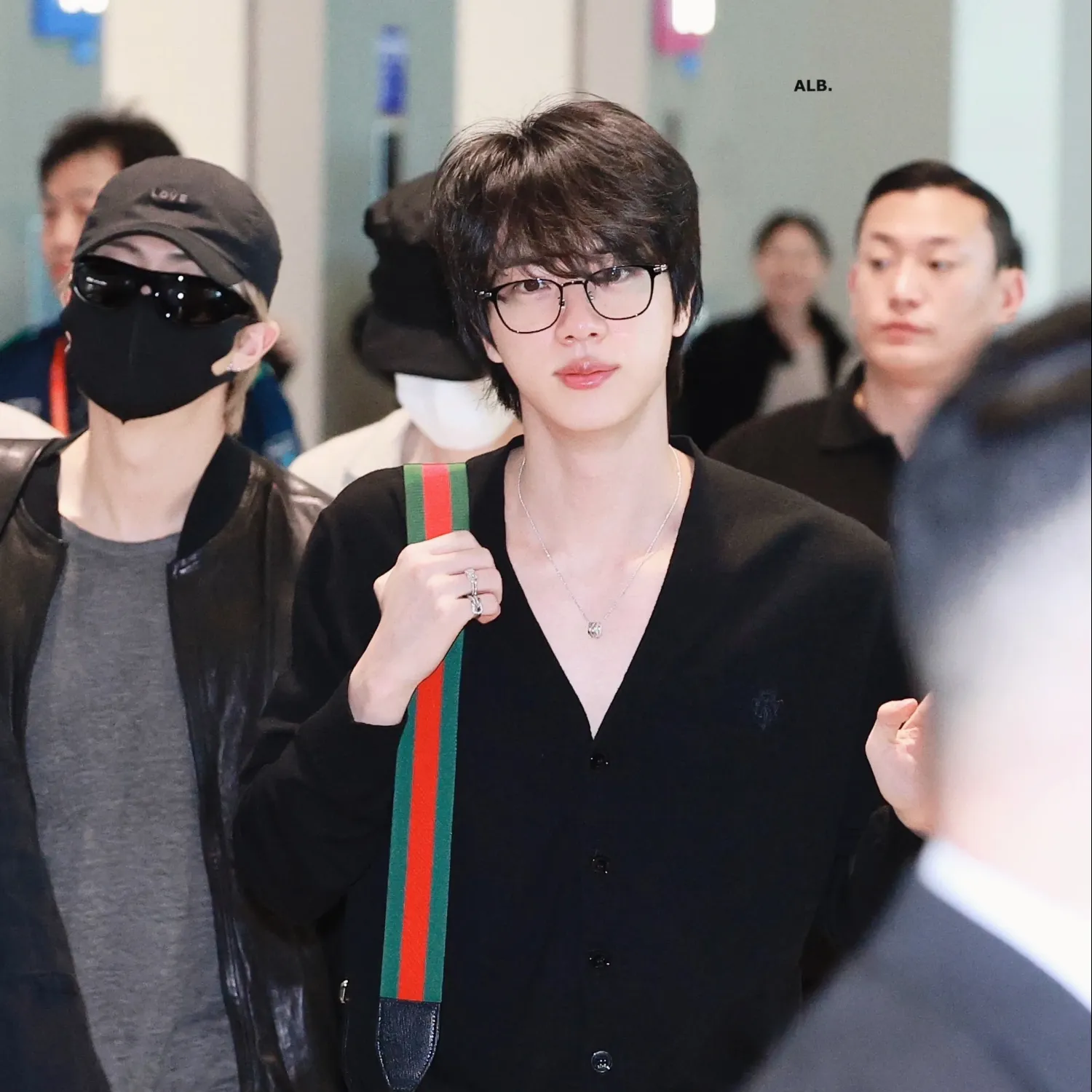 Foto aktivitas terbaru Jin (BTS)
