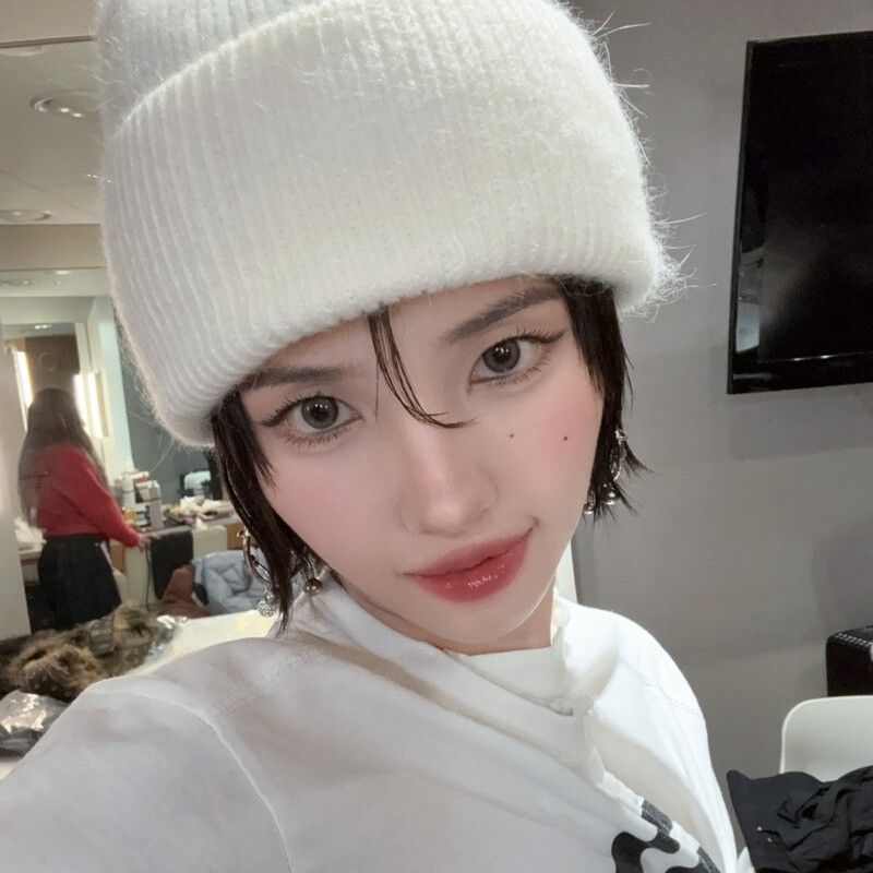 Latest photo of Soyeon (i-dle)