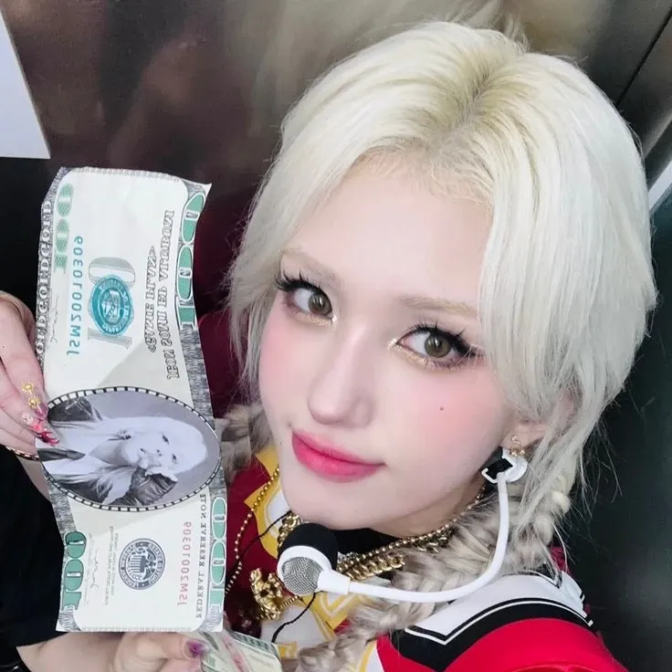 Behind-the-scenes cut of Jeon Somi