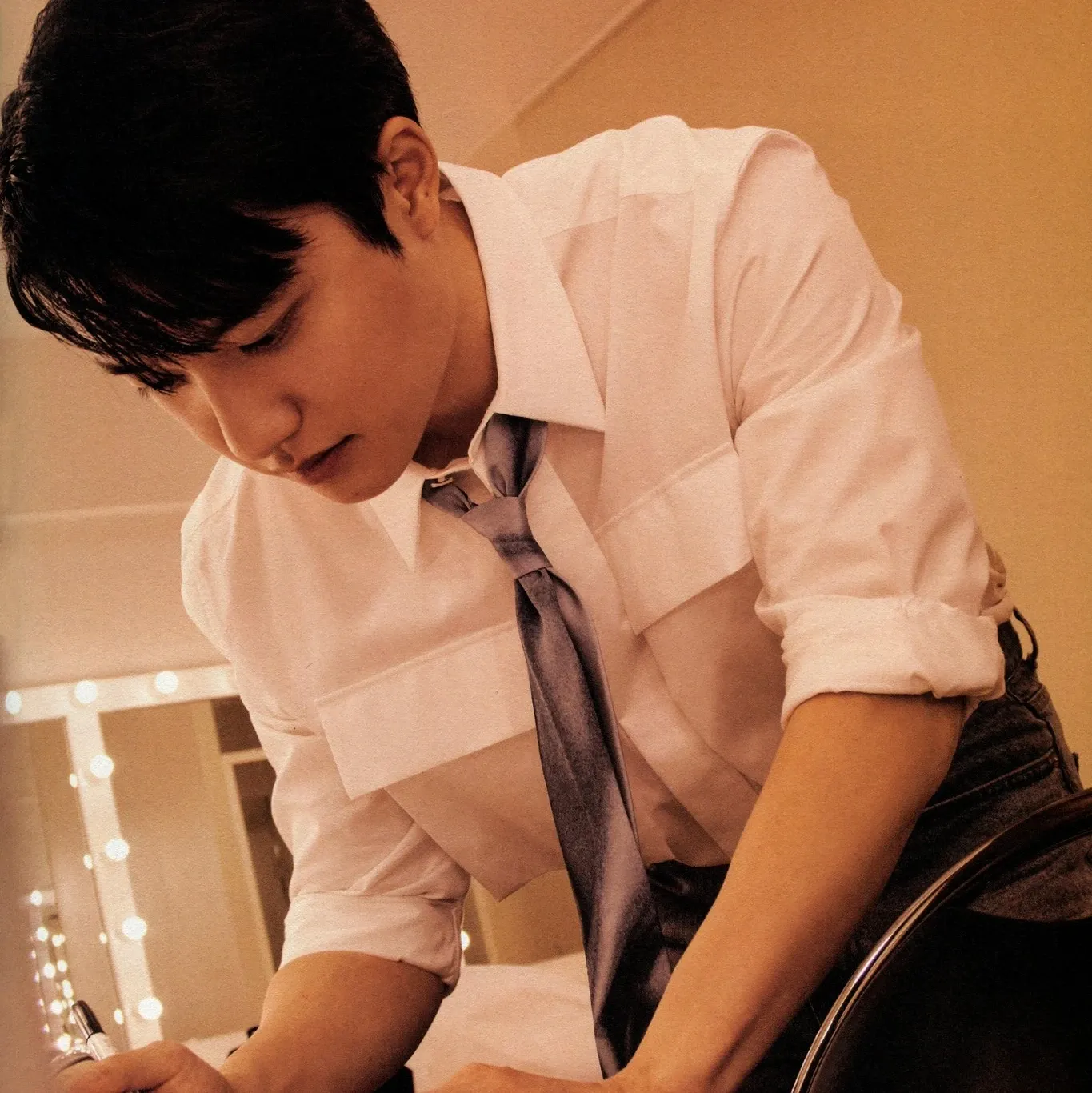 Behind-the-scenes cut of D.O. (EXO)