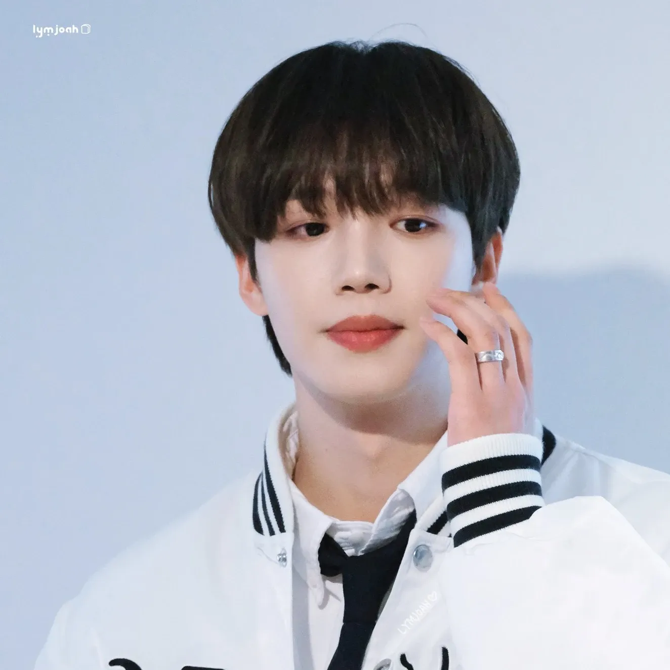 Behind-the-scenes cut of Lim Youngmin