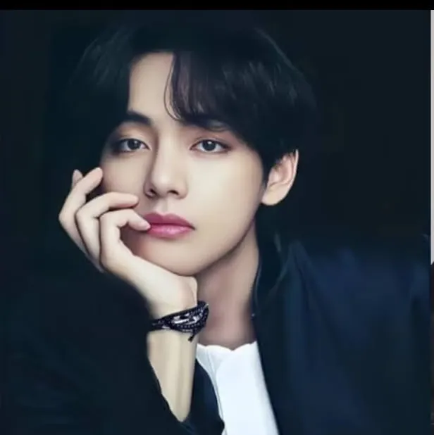 Latest photo of V (BTS)