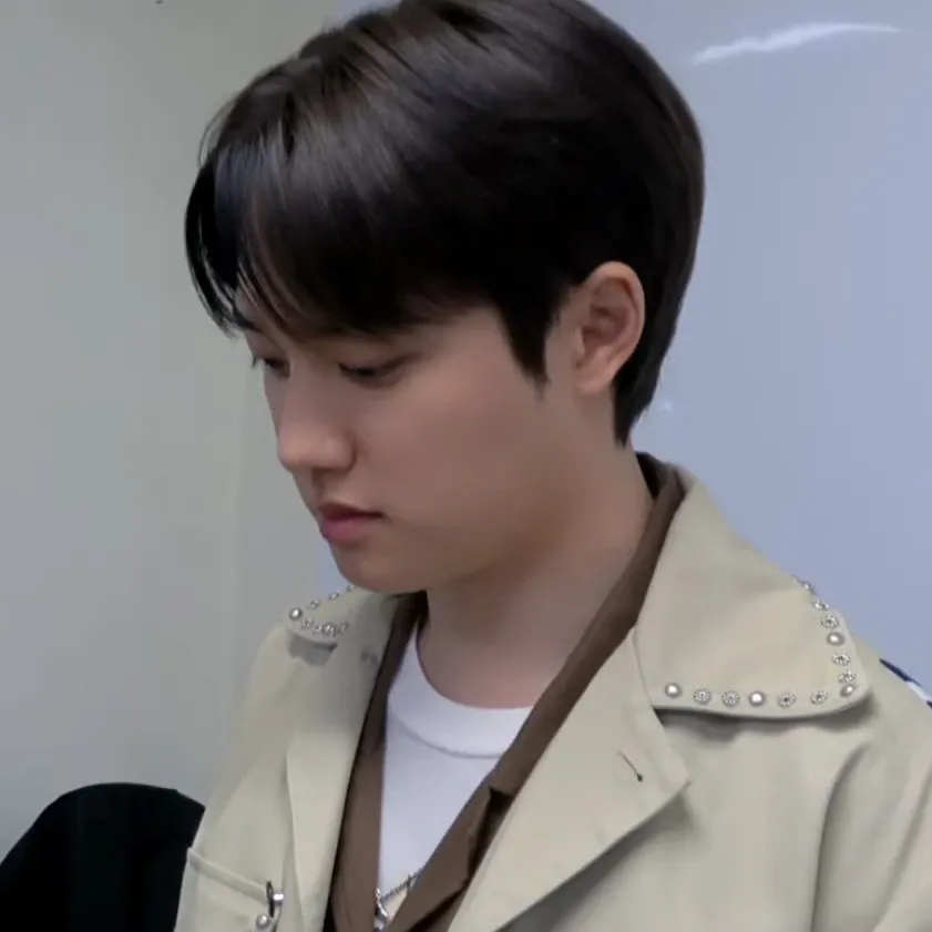 Foto aktivitas terbaru D.O. (EXO)