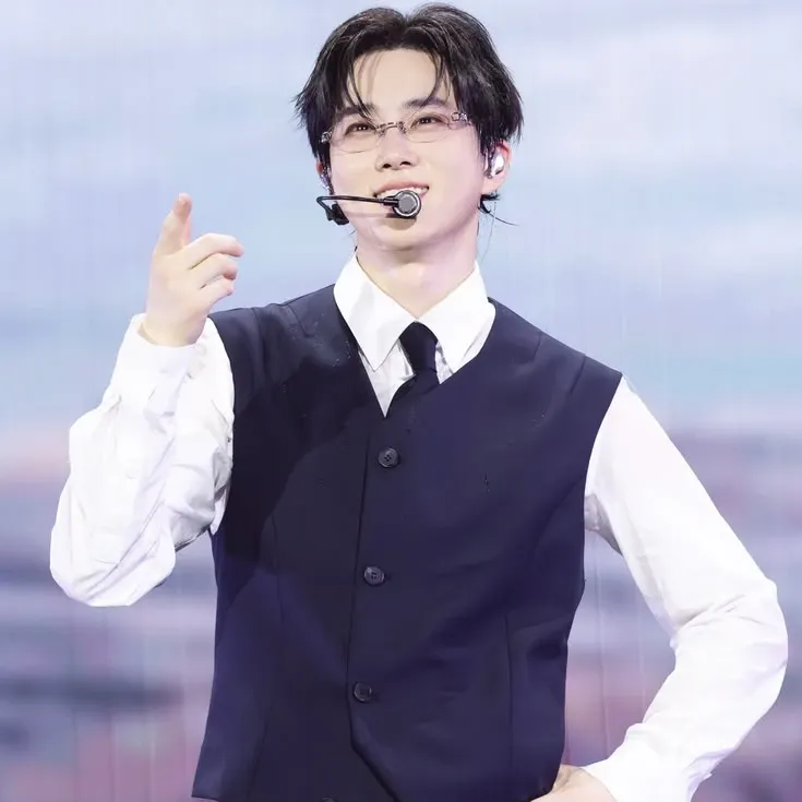 Behind-the-scenes cut of Suho (EXO)