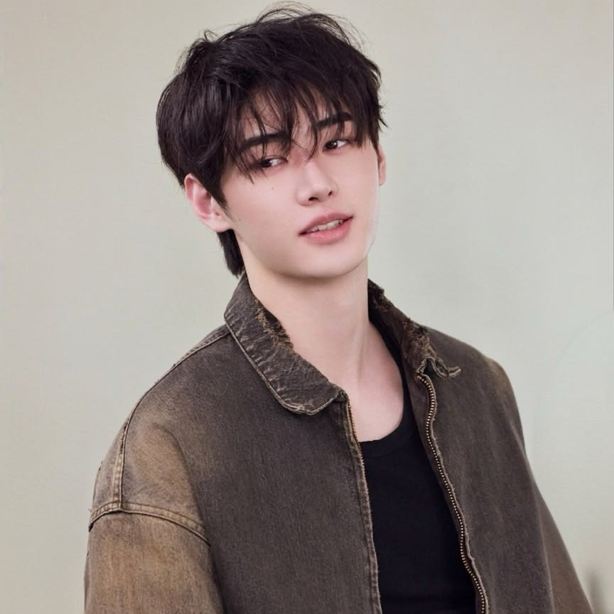 Latest photo of Sunghoon (ENHYPEN)