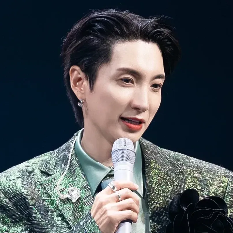 A moment captured by Leeteuk (Super Junior)'s fan