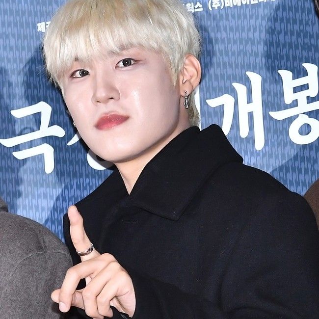 朴佑镇 (AB6IX)粉丝拍下的瞬间