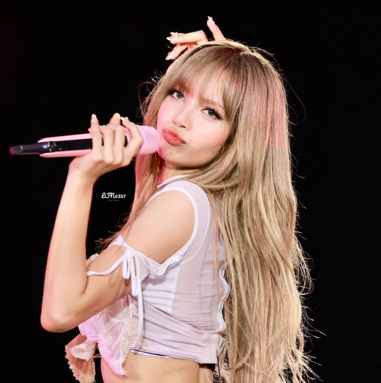 Momen yang diabadikan oleh penggemar Lisa (BLACKPINK)