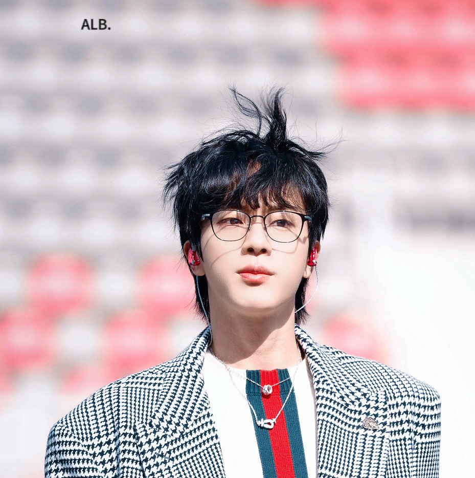 Foto aktivitas terbaru Jin (BTS)