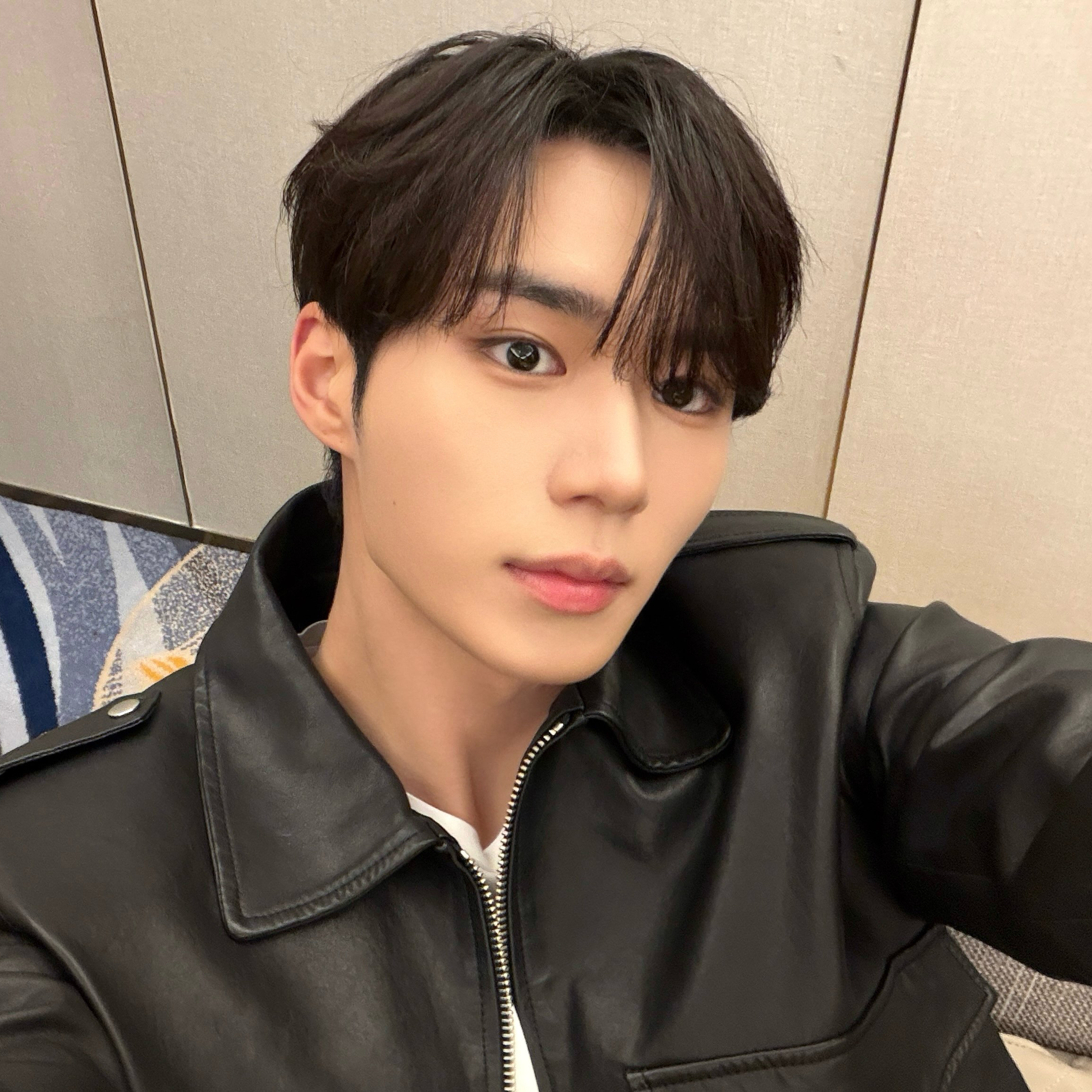 Behind-the-scenes cut of Kim Junseo (ALPHA DRIVE ONE)