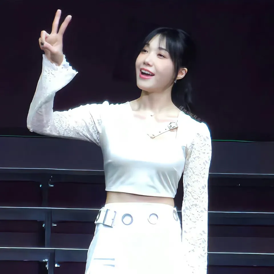 Behind-the-scenes cut of Jeong Eunji (Apink)