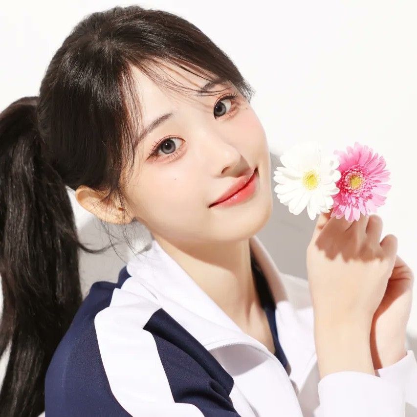 Behind-the-scenes cut of QWER