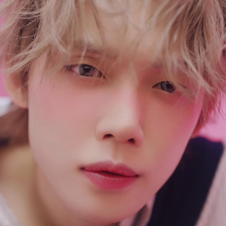 Foto aktivitas terbaru Yeonjun (TOMORROW X TOGETHER)