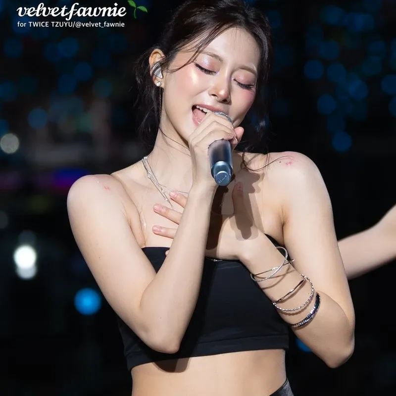 Momen yang diabadikan oleh penggemar Tzuyu (TWICE)