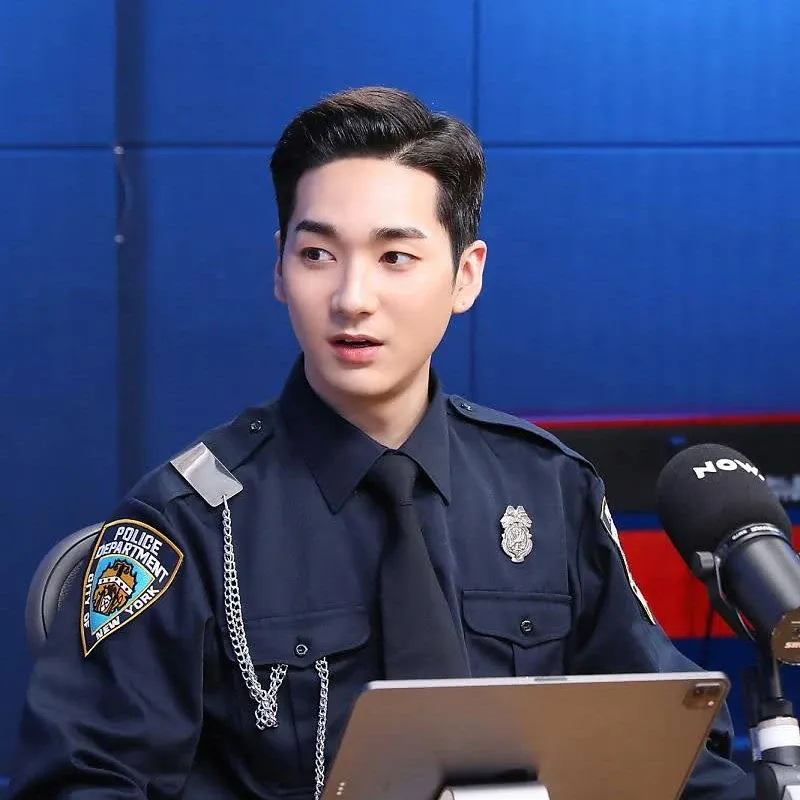Behind-the-scenes cut of Aron