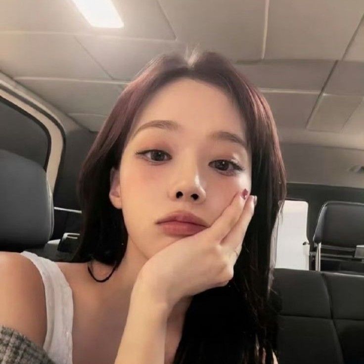 Recent activity shot of Winter (aespa)