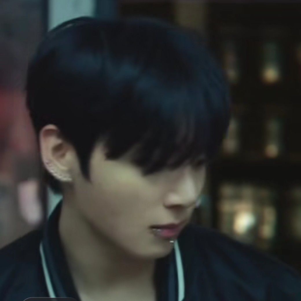 Foto aktivitas terbaru Jungkook (BTS)