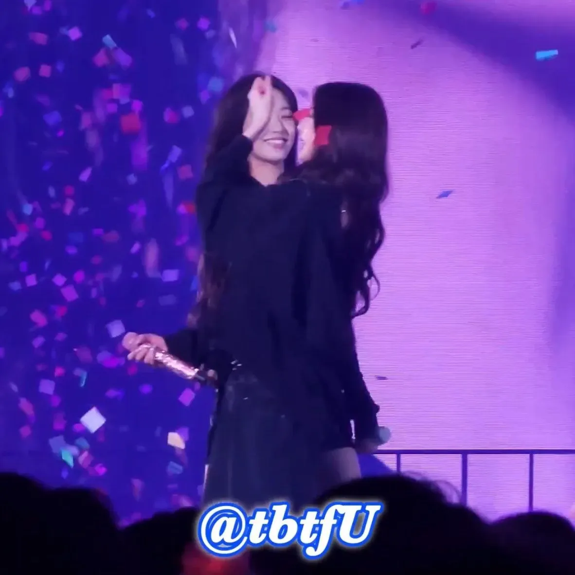 A moment captured by IVE's fan