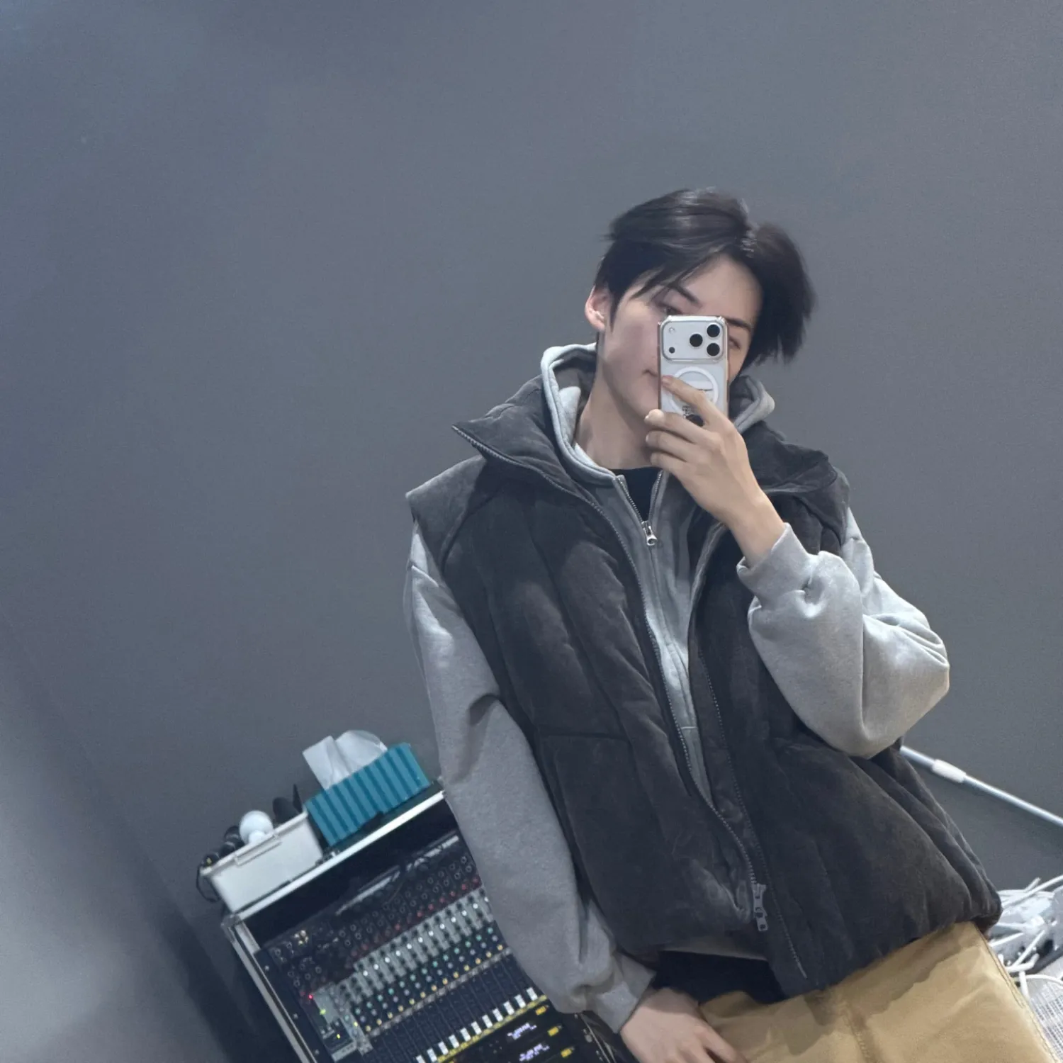 Recent activity shot of Sung Hanbin (ZEROBASEONE)