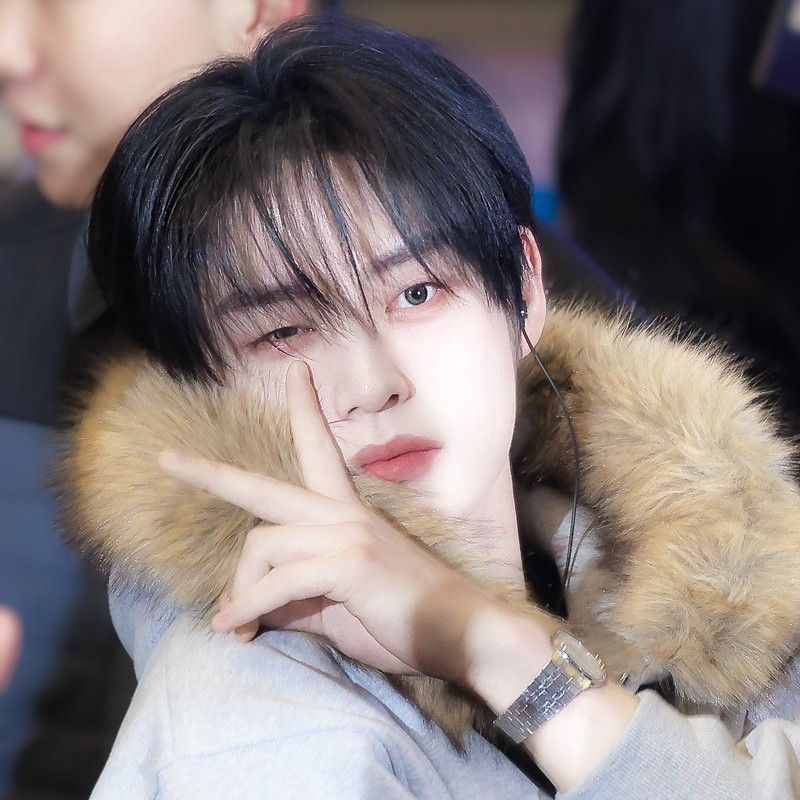 Latest photo of Kim Jiwoong (ZEROBASEONE)