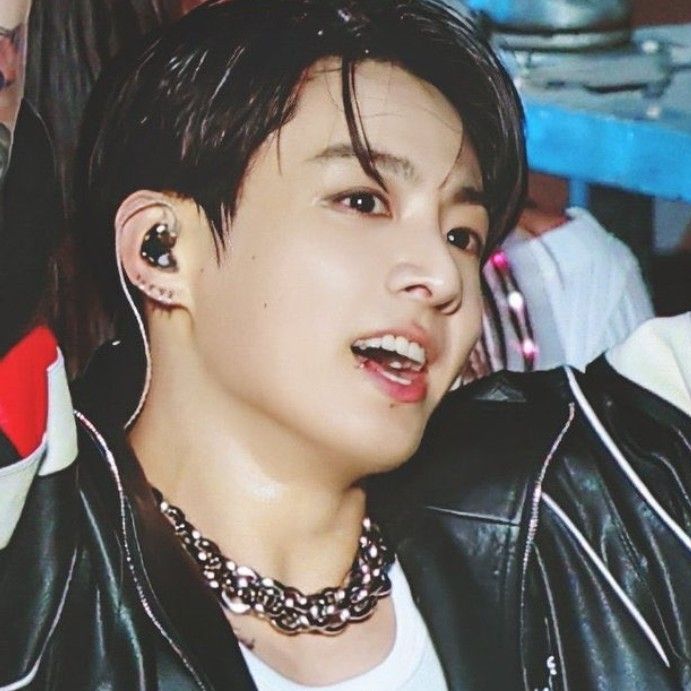 Foto aktivitas terbaru Jungkook (BTS)