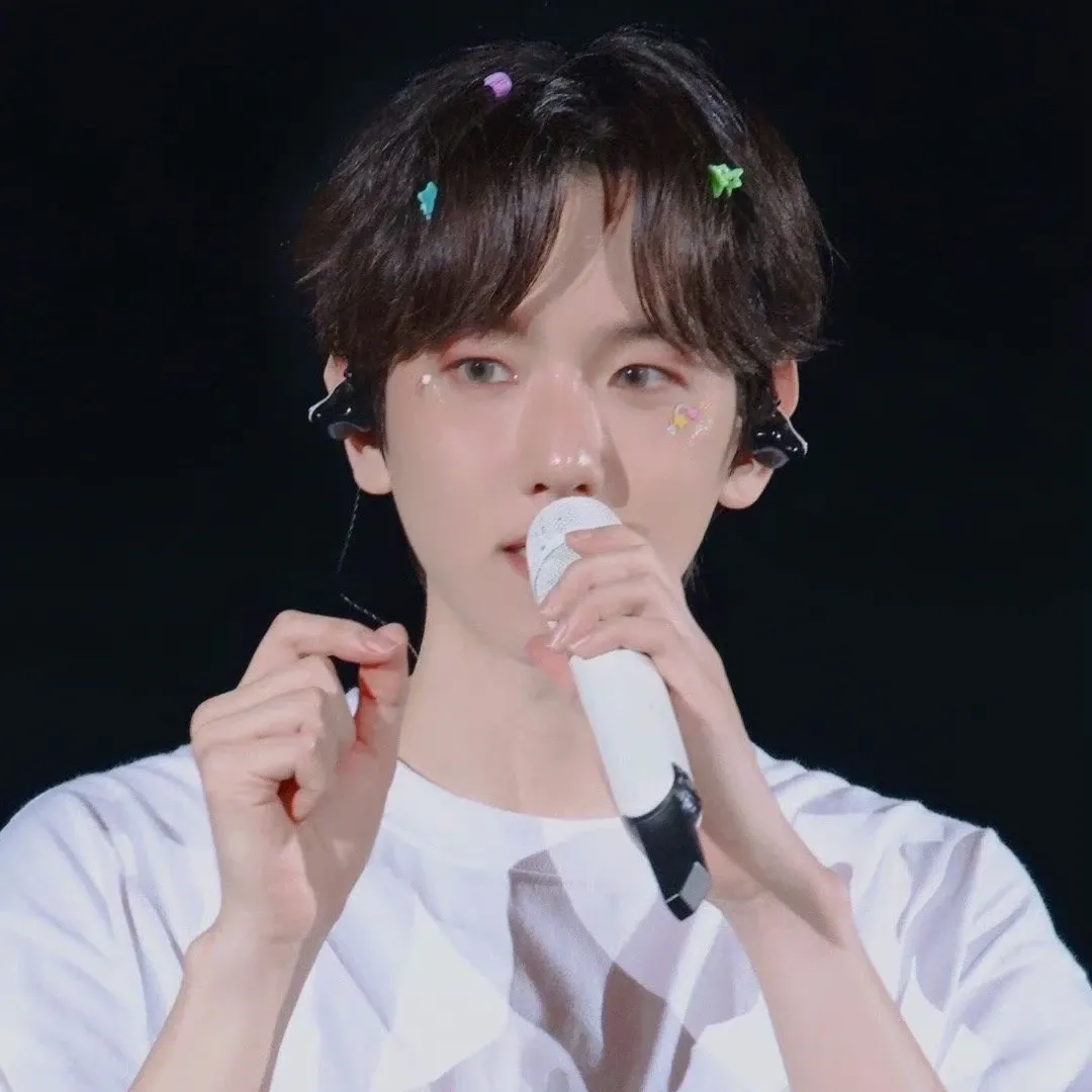 Behind-the-scenes cut of Baekhyun (EXO)
