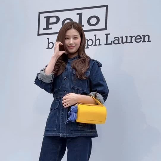 Foto aktivitas terbaru Sana (TWICE)