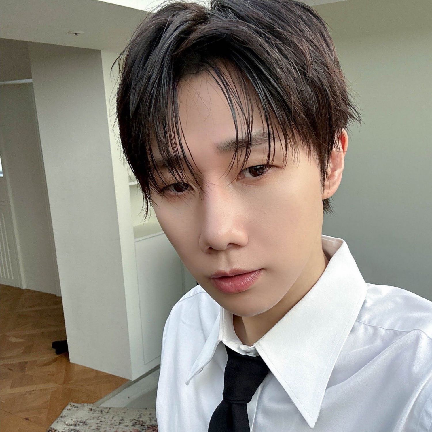 Behind-the-scenes cut of Sungkyu (INFINITE)