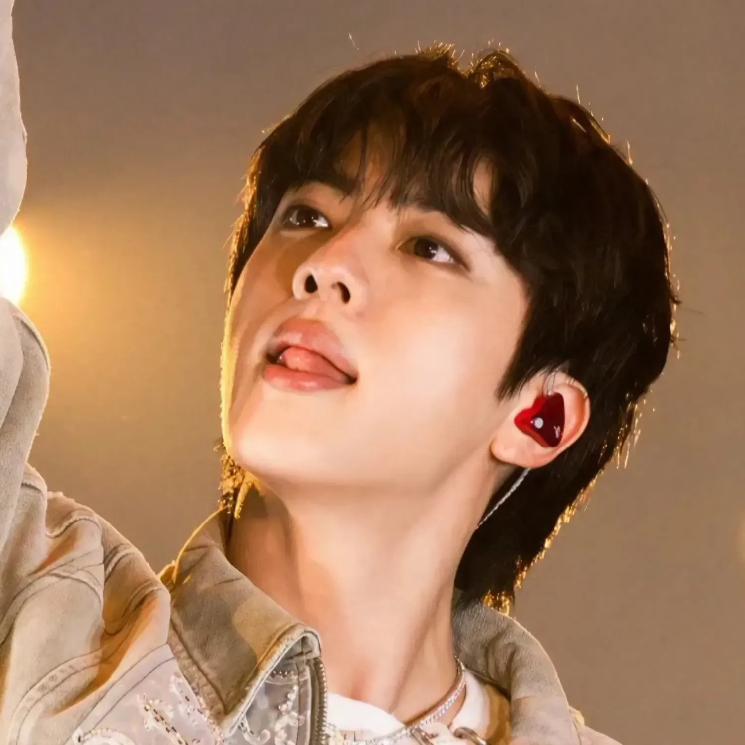 Foto aktivitas terbaru Jin (BTS)