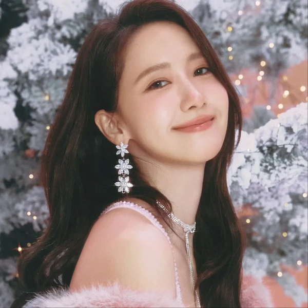 Foto perwakilan Yoona (Girls' Generation) yang bersinar hari ini di Choeaedol