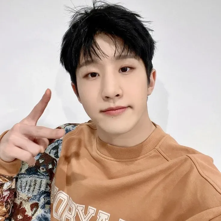 A moment captured by Jinjin (ASTRO)'s fan