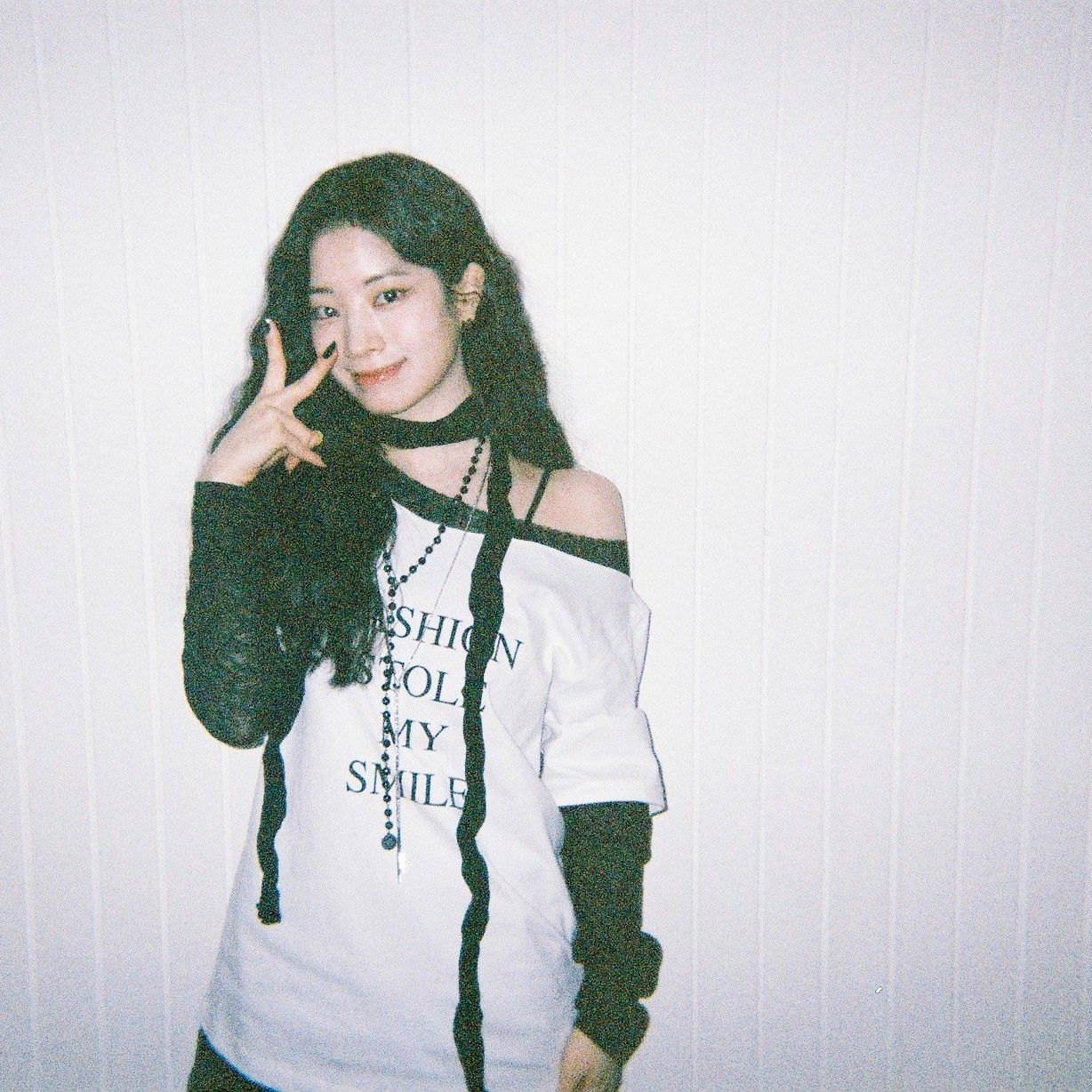 Behind-the-scenes cut of Dahyun (TWICE)