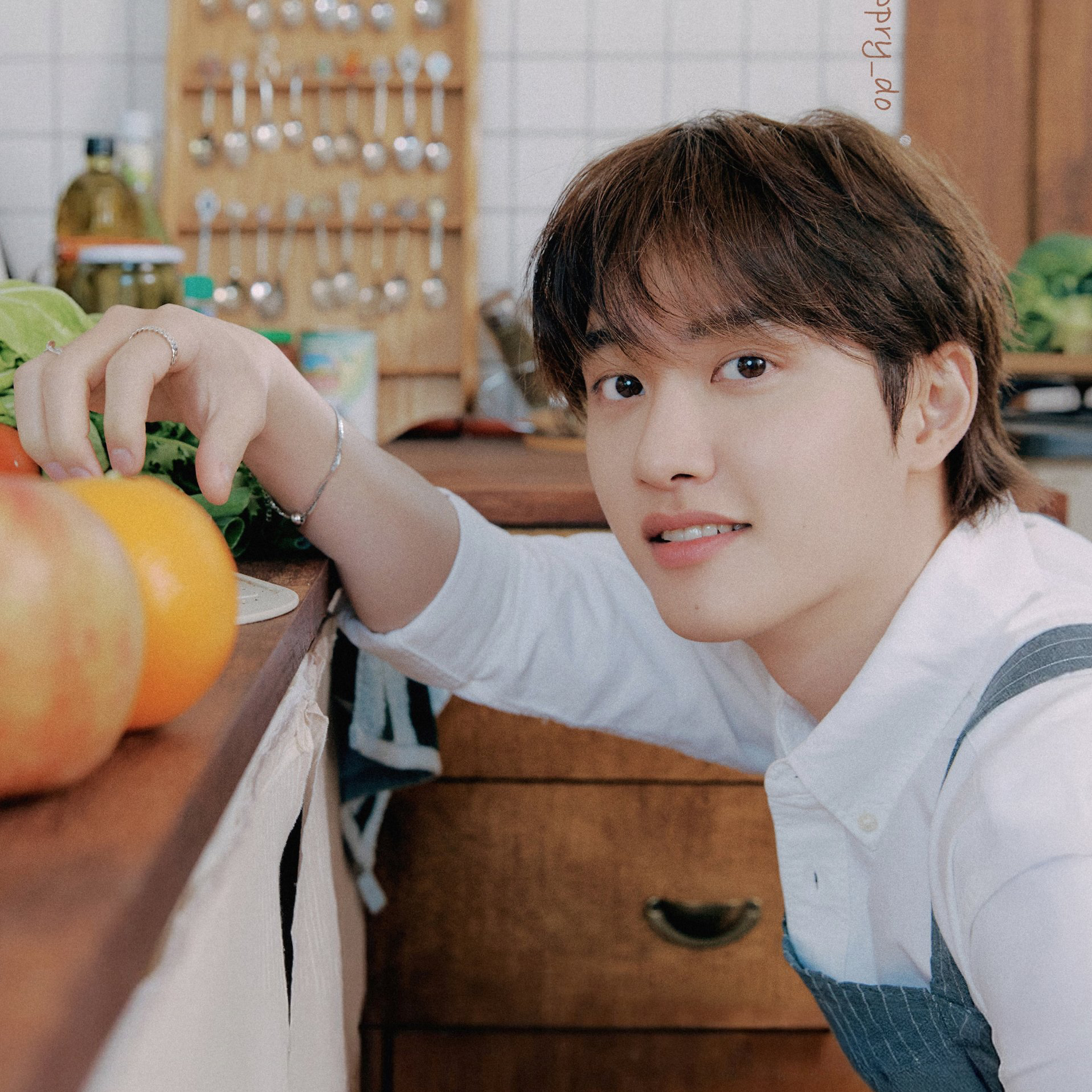 Behind-the-scenes cut of EXO