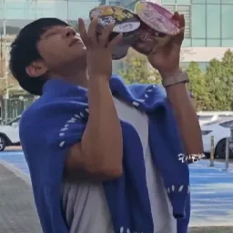 Recent activity shot of Hwang Chiyeol