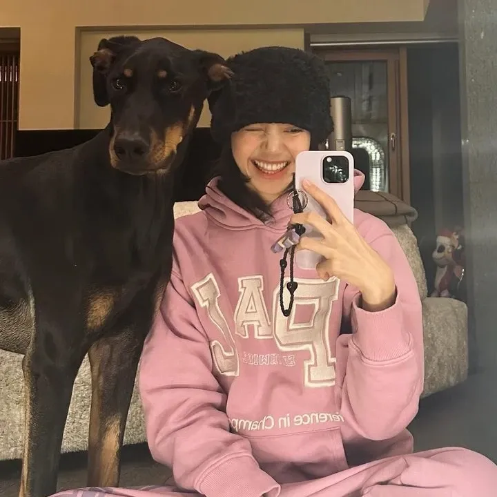 리사 (BLACKPINK)의 비하인드 컷