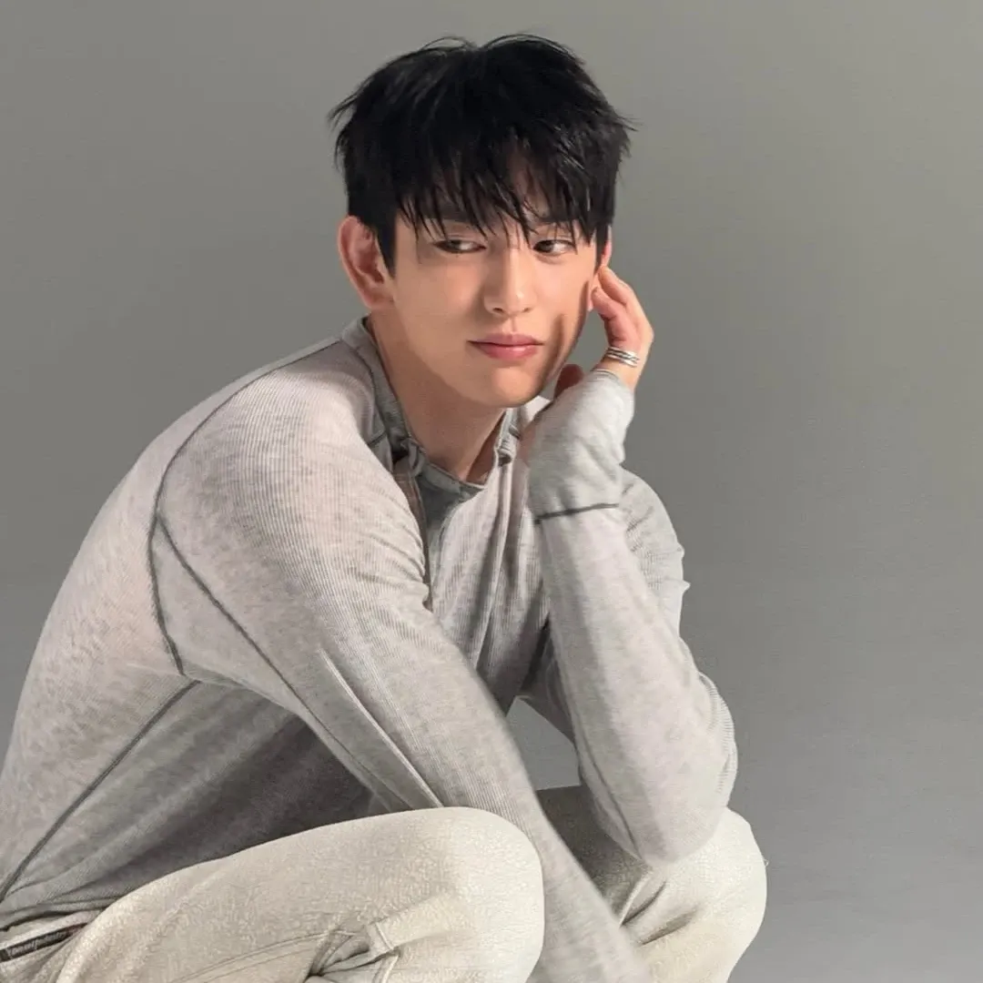 A moment captured by Jinyoung (GOT7)'s fan