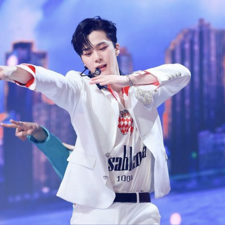 A moment captured by Moonbin (ASTRO)'s fan