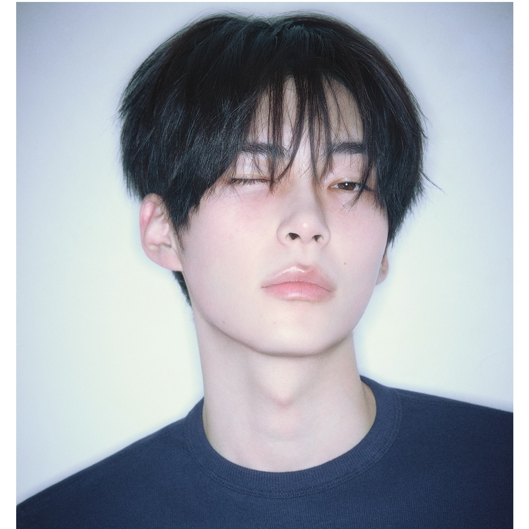 Latest photo of Sung Hanbin (ZEROBASEONE)