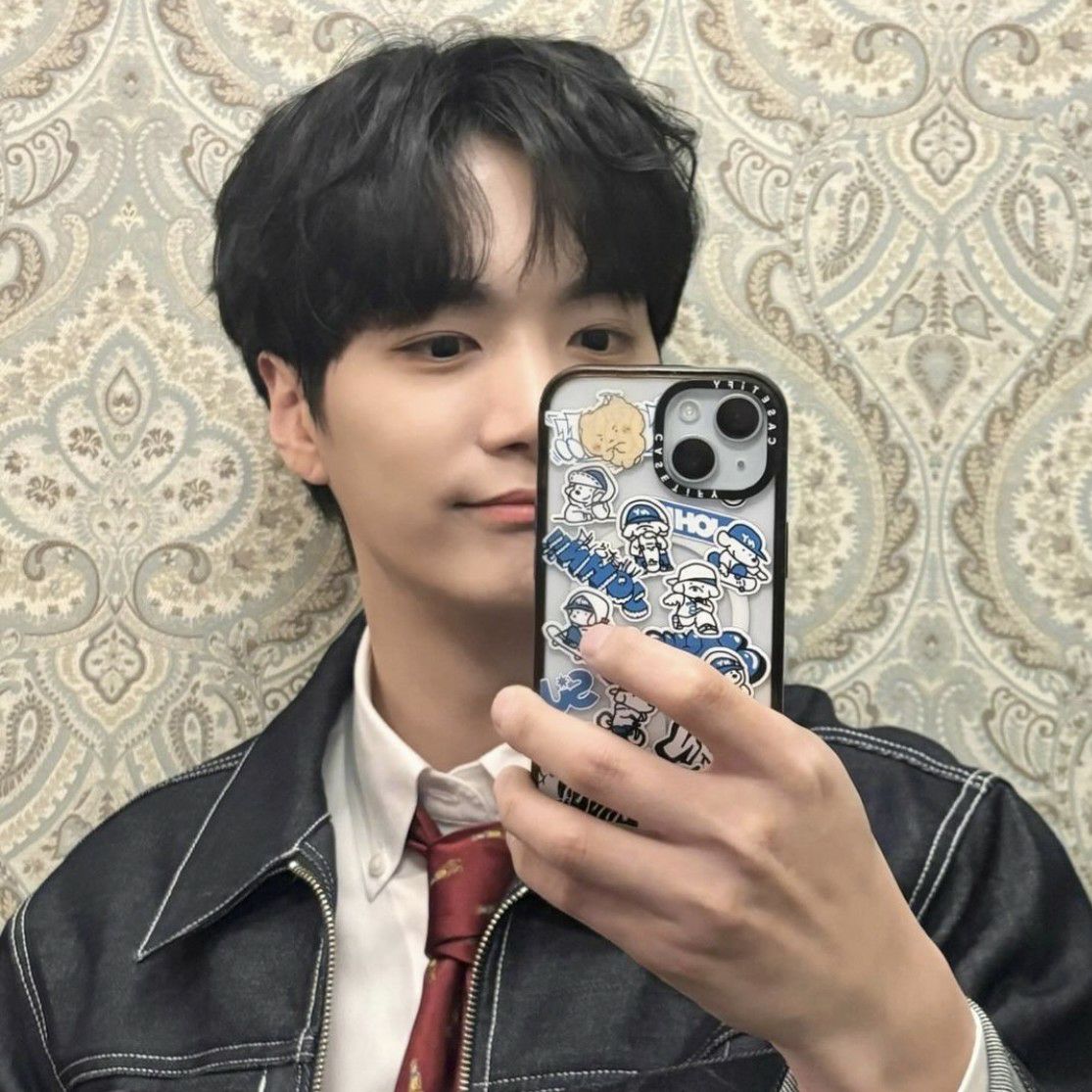 Recent activity shot of Kim Jonghyeon