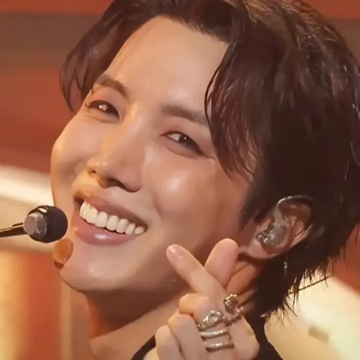 J-hope (防彈少年團)的最新活動照片