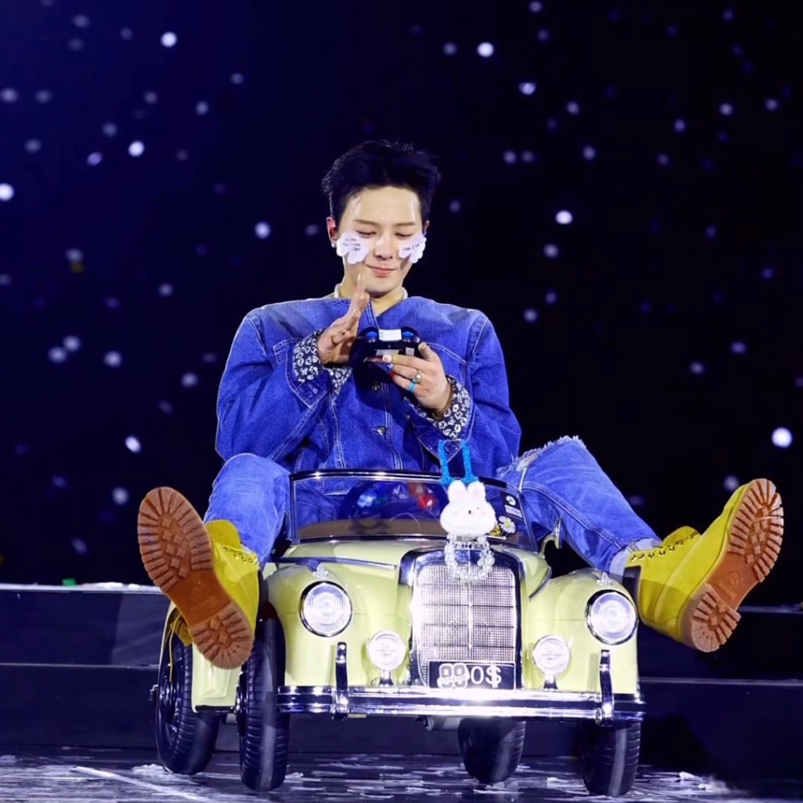 Recent activity shot of G-DRAGON (BIGBANG)